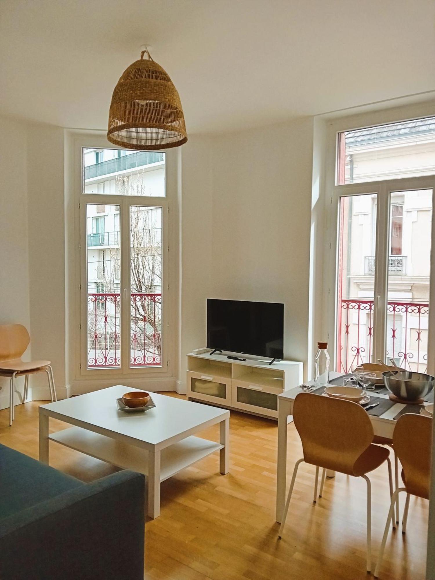 102 - Appart Renove Avec Grand Salon Et 1 Chambre - Tram Et Clinique Mutualiste A 1 Min Grenoble Extérieur photo